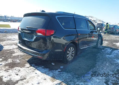 2019 Chrysler Pacifica Touring L z USA, uszkodzony, nr VIN 2C4RC1BG8KR721402